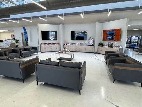 Used 2018 GMC Yukon XL SLT w/ Premium Edition image 4