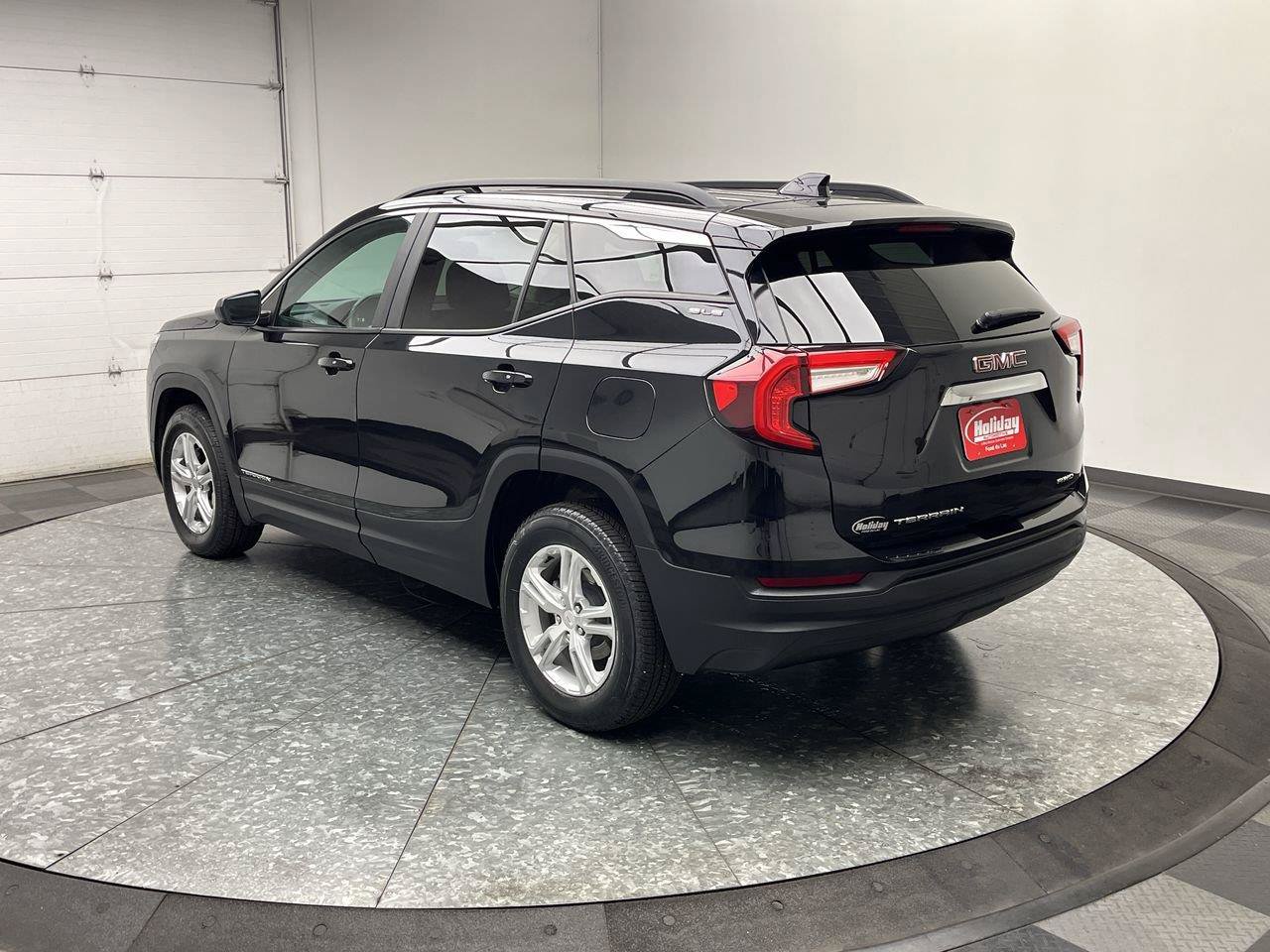 Used 2023 GMC Terrain SLE w/ Driver Convenience Package AWD/4WD image 2