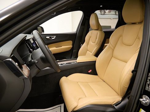 Certified 2023 Volvo XC60 T8 Ultimate w/ Climate Package image 19