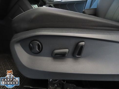 Used 2023 Volkswagen Tiguan SE image 13