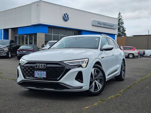 Used 2024 Audi Q8 e-tron Premium Plus AWD/4WD image 1