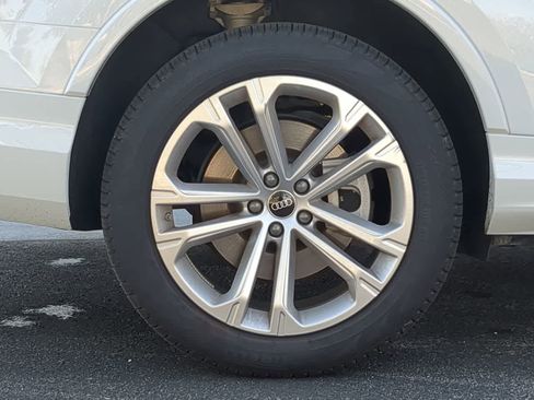 Used 2025 Audi Q7 3.0T Premium Plus image 13