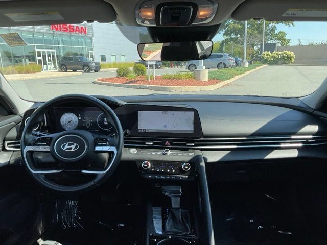 Used 2025 Hyundai Elantra SEL FWD image 14
