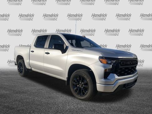Used 2022 Chevrolet Silverado 1500 Custom image 2