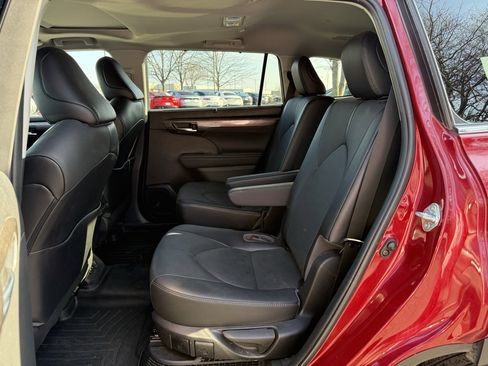 Used 2022 Toyota Highlander Limited image 23