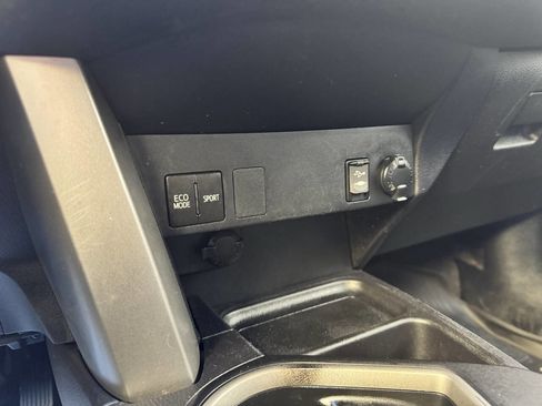 Used 2017 Toyota RAV4 LE image 31
