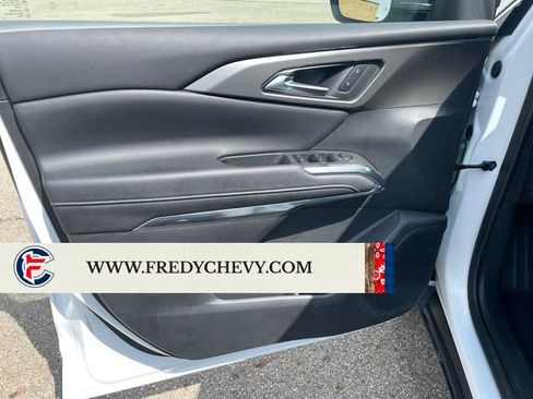 Used 2025 Chevrolet Traverse LT FWD image 10