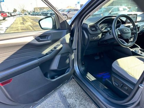 Used 2022 Ford Escape SE w/ SE Sport Appearance Package image 10