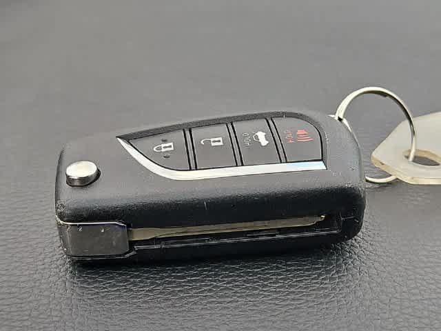 Used 2025 Toyota RAV4 LE AWD/4WD image 28