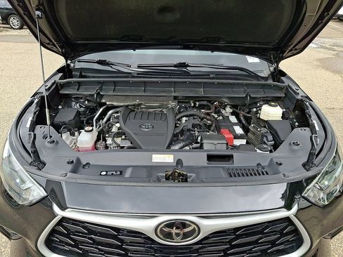 Used 2023 Toyota Highlander XLE AWD/4WD image 29