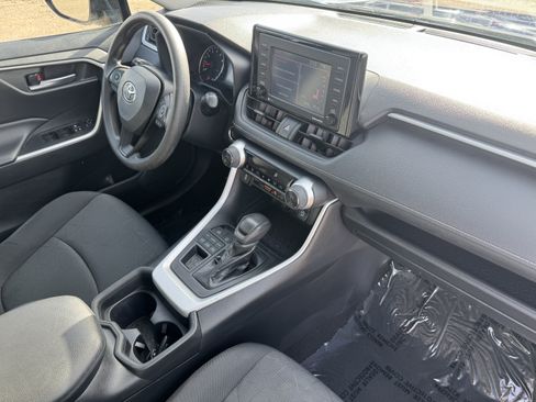 Certified 2021 Toyota RAV4 XLE image 19