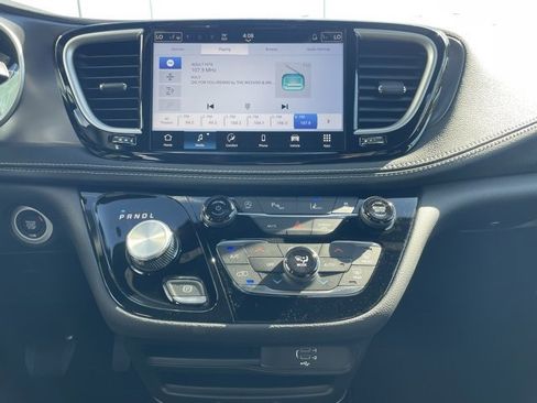 New 2026 Chrysler Pacifica Select w/ S Appearance Package image 16