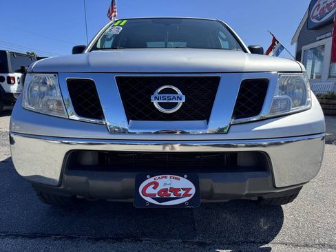 Used 2011 Nissan Frontier SV AWD/4WD image 2