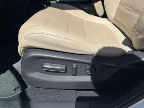 Used 2018 Honda CR-V Touring image 14