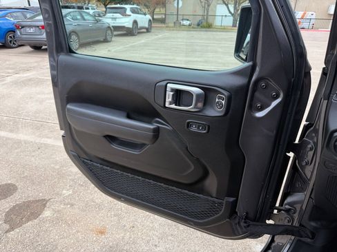 Used 2025 Jeep Wrangler Sport S image 21