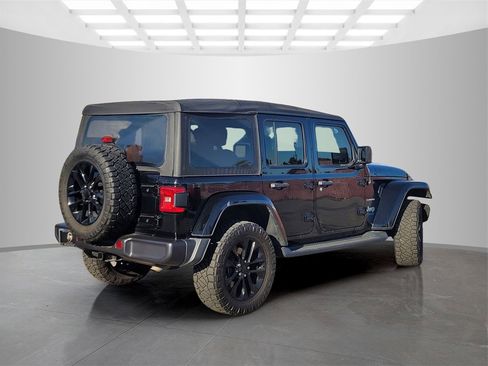 Used 2022 Jeep Wrangler Unlimited Sahara w/ Cold Weather Group image 4