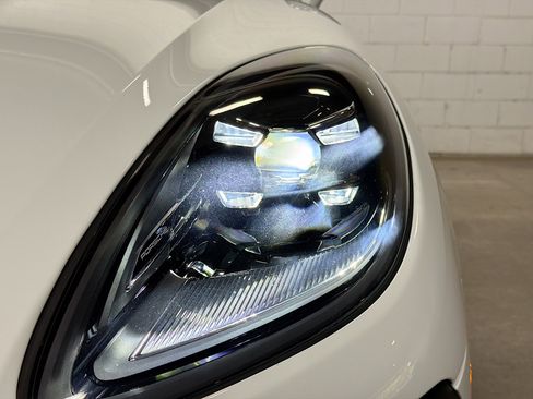 Used 2025 Porsche Macan image 10