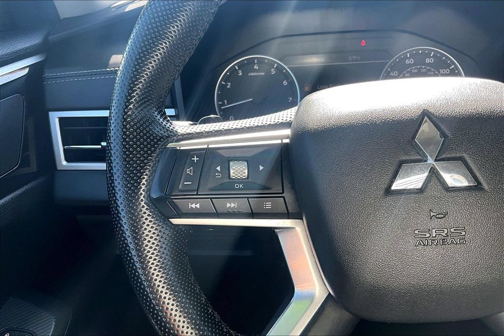 Used 2024 Mitsubishi Outlander SE AWD/4WD image 18