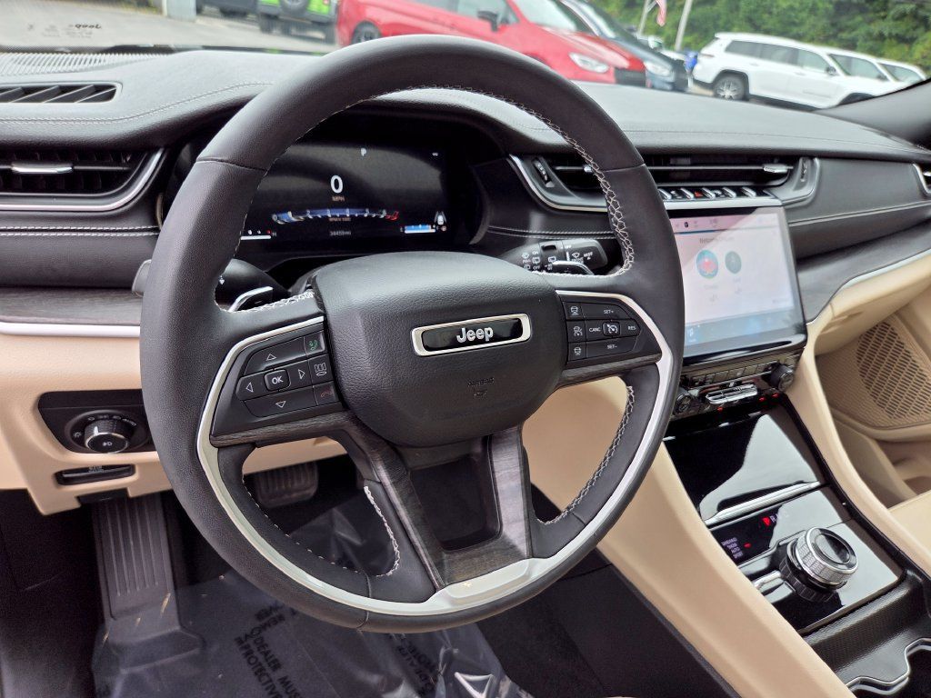 Used 2024 Jeep Grand Cherokee L Limited AWD/4WD image 13