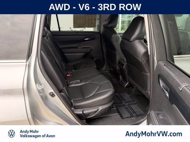 Used 2021 Toyota Highlander XLE AWD/4WD image 16