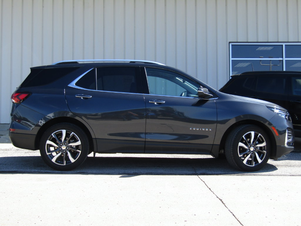 Used 2022 Chevrolet Equinox Premier AWD/4WD image 2