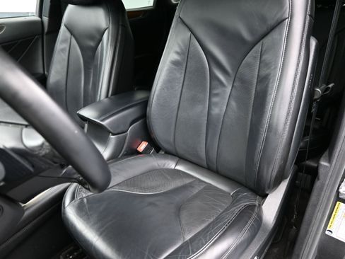 Used 2019 Lincoln MKC Select w/ Select Plus Package FWD image 21