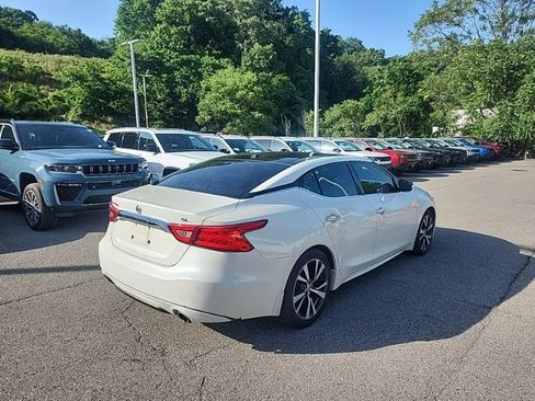 Used 2017 Nissan Maxima 3.5 SL w/ Interior Lighting Package FWD image 9