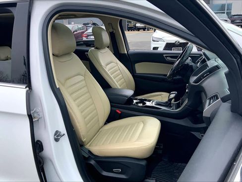 Used 2017 Ford Edge SEL w/ Equipment Group 201A image 9