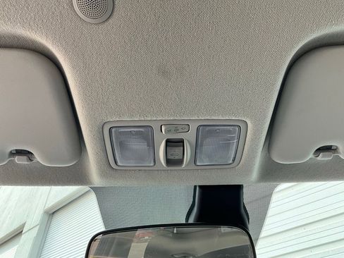 Used 2025 Hyundai Venue SEL image 16