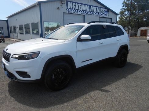 Used 2020 Jeep Cherokee Latitude Plus AWD/4WD image 5