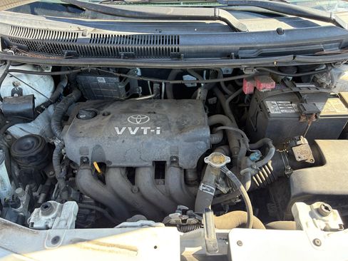 Used 2010 Toyota Yaris Sedan image 11