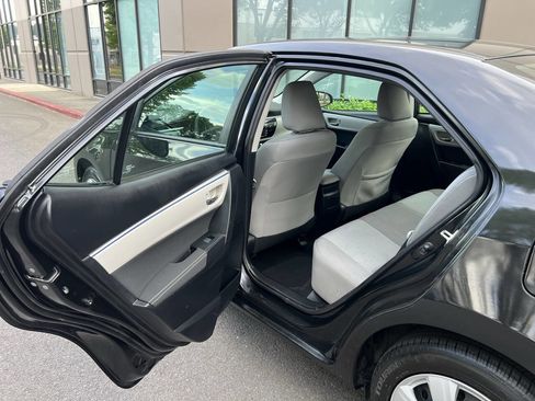 Used 2016 Toyota Corolla LE FWD image 8
