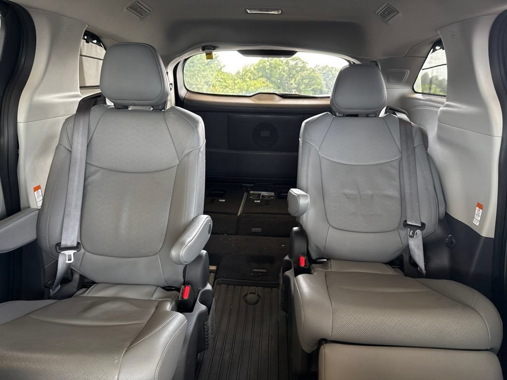 Used 2024 Toyota Sienna Limited AWD/4WD image 26