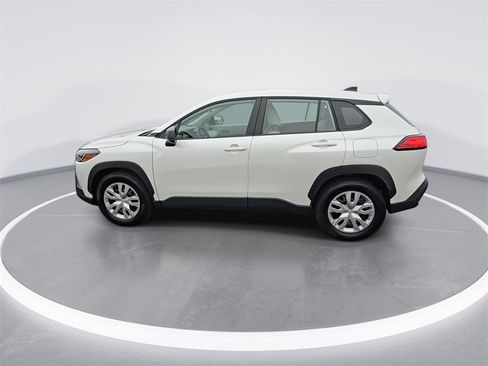 Used 2025 Toyota Corolla Cross L image 6