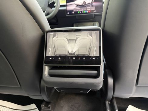 Used 2026 Tesla Model Y Long Range RWD image 29