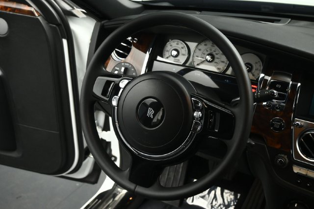 Used 2013 Rolls-Royce Ghost RWD image 39