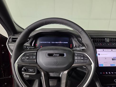 New 2026 Jeep Grand Cherokee Altitude image 14