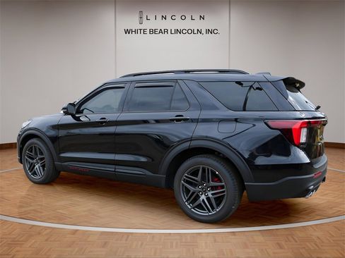 Used 2025 Ford Explorer ST image 7