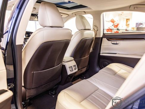 Used 2017 Lexus ES 350 w/ Luxury Package image 36