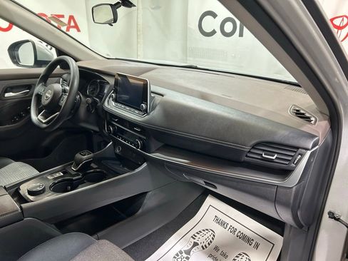 Used 2023 Nissan Rogue SV image 11
