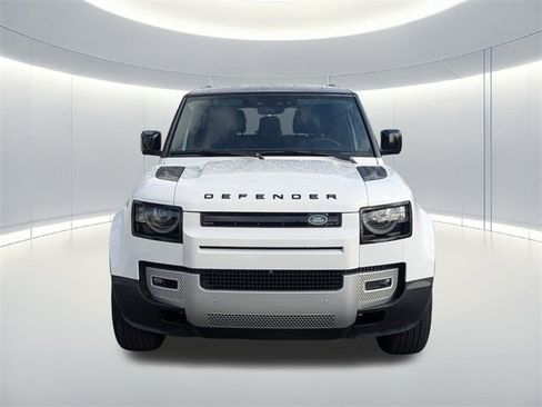 Used 2025 Land Rover Defender 90 S image 3
