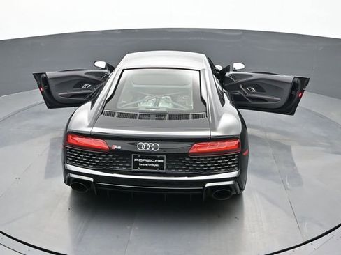 Used 2022 Audi R8 V10 w/ Premium Package image 21