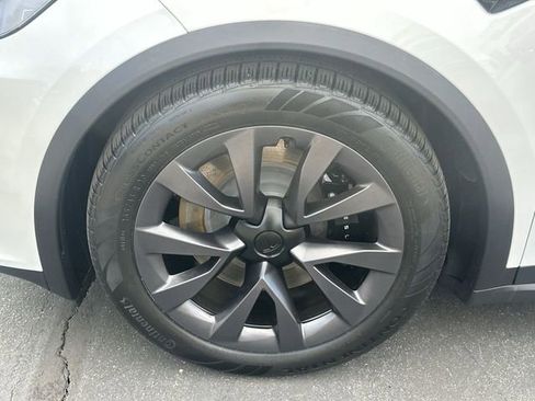 Used 2024 Tesla Model X image 34