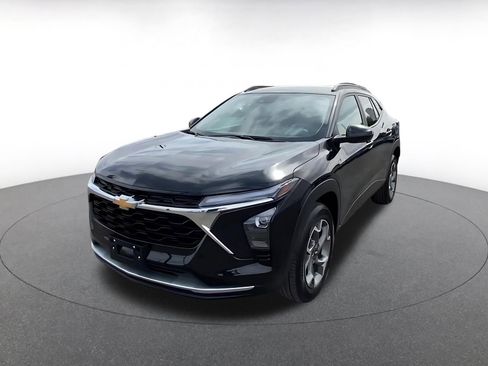 Used 2025 Chevrolet Trax LT w/ LT Convenience Package image 7