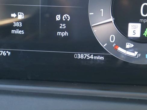 Used 2025 Land Rover Range Rover Velar Dynamic SE AWD/4WD image 11