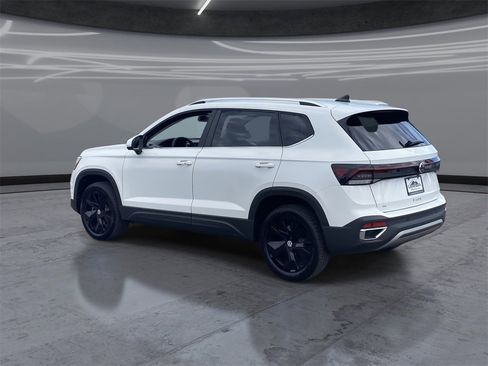 New 2025 Volkswagen Taos SE image 4