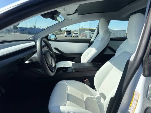 Used 2024 Tesla Model 3 Standard Range RWD image 18