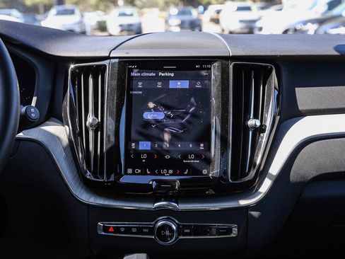 Used 2025 Volvo XC60 B5 Plus image 14