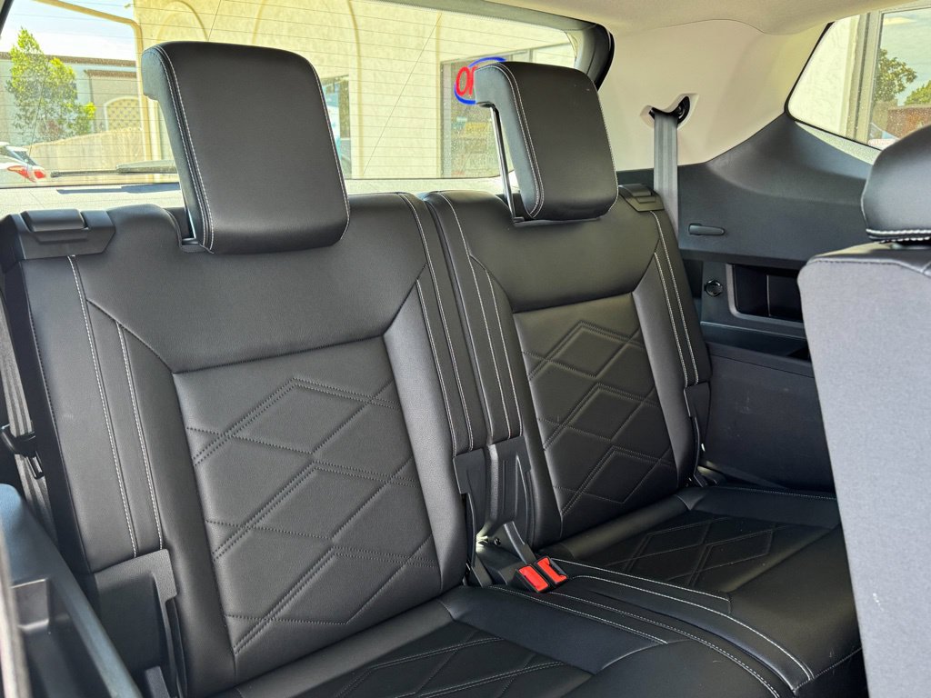 Used 2025 Volkswagen Atlas SE FWD image 22