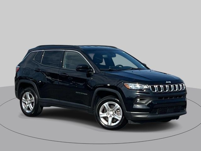 Used 2024 Jeep Compass Latitude AWD/4WD image 2